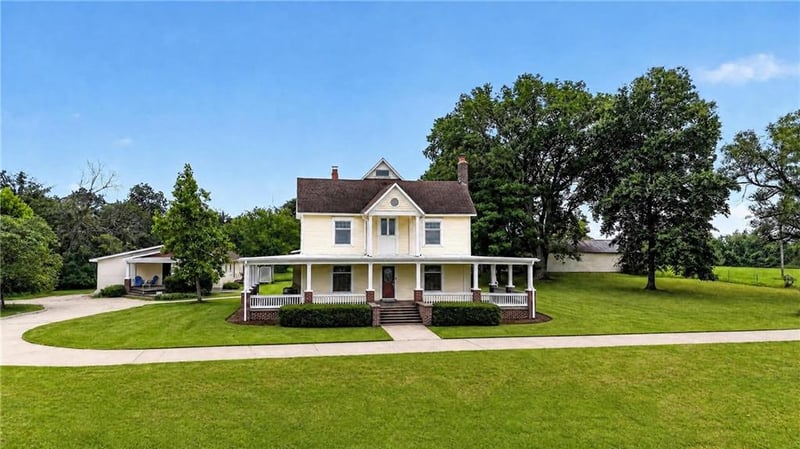 18133 S 1525 Rd, Nevada, MO 64772