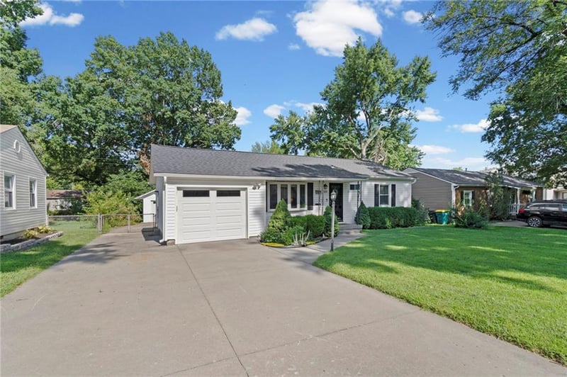 7333 Maple St, Overland Park, KS 66204