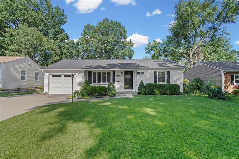 7333 Maple St, Overland Park, KS 66204