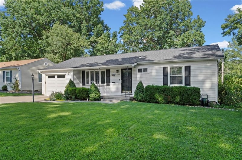 7333 Maple St, Overland Park, KS 66204