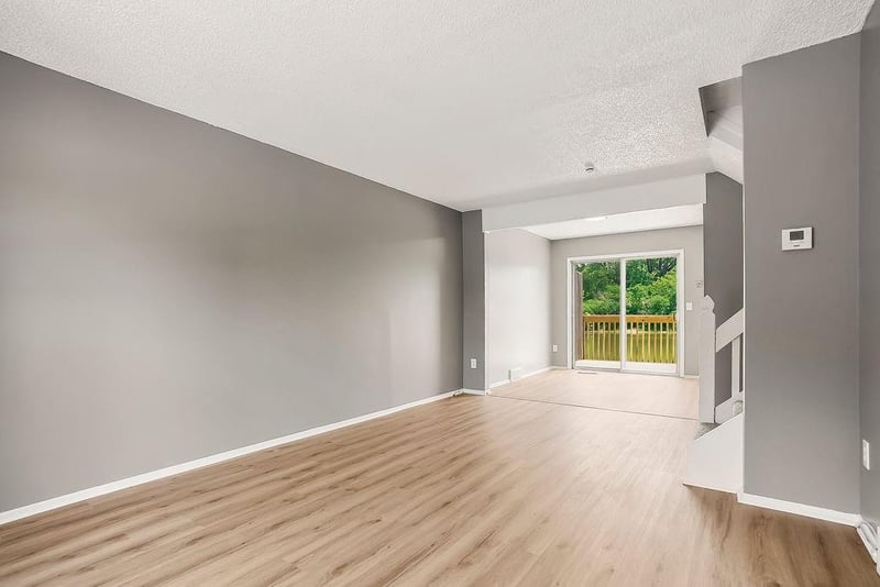 813 Lakeview Dr, Grandview, MO 64030