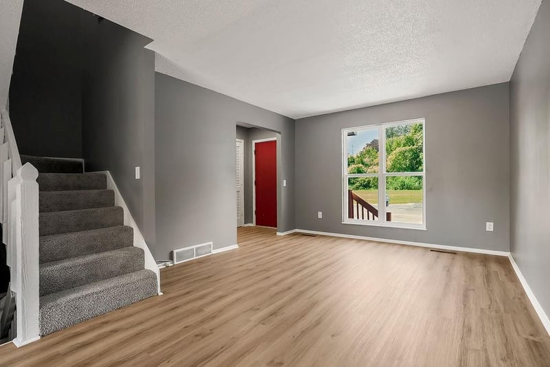 813 Lakeview Dr, Grandview, MO 64030