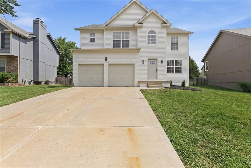 21470 122nd St, Olathe, KS 66061