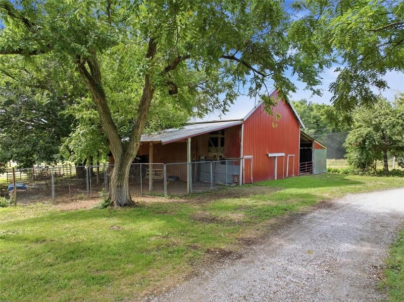 33701 275th St, Garden City, MO 64747