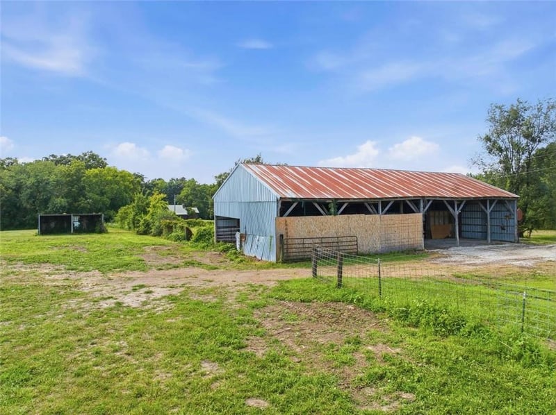 33701 E 275th St, Garden City, MO 64747