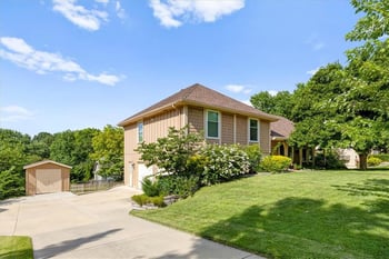 804 Tam O Shanter Dr, Kansas City, MO 64145