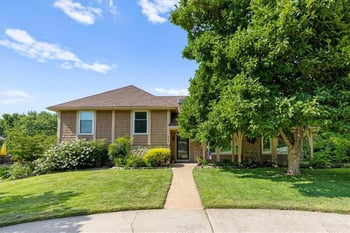 804 Tam O Shanter Dr, Kansas City, MO 64145