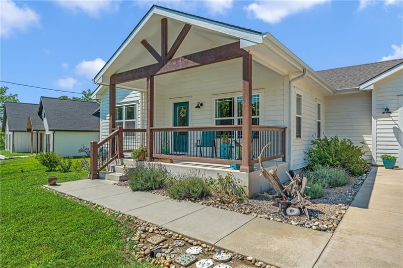 5365 Choctaw Ln, Mclouth, KS 66054