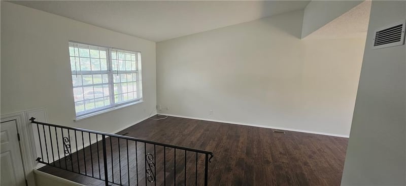 610 Lynn St, Lee's Summit, MO 64063
