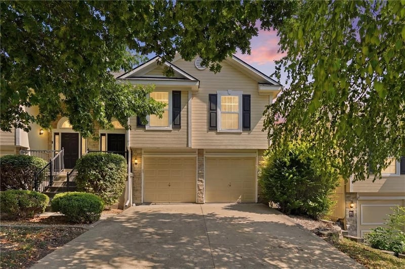 1306 Ashley Dr, Grain Valley, MO 64029