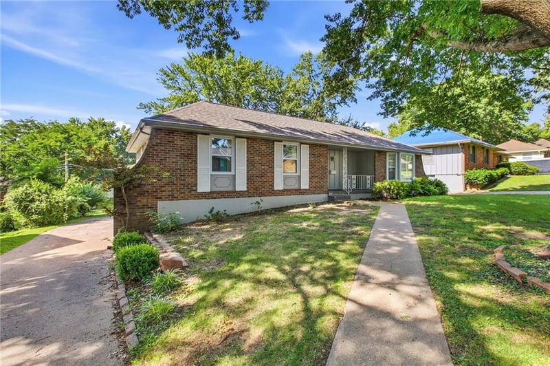 12009 61st Ter, Kansas City, MO 64133