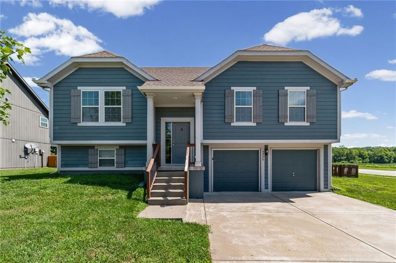 6220 119th Ter, Kansas City, MO 64156