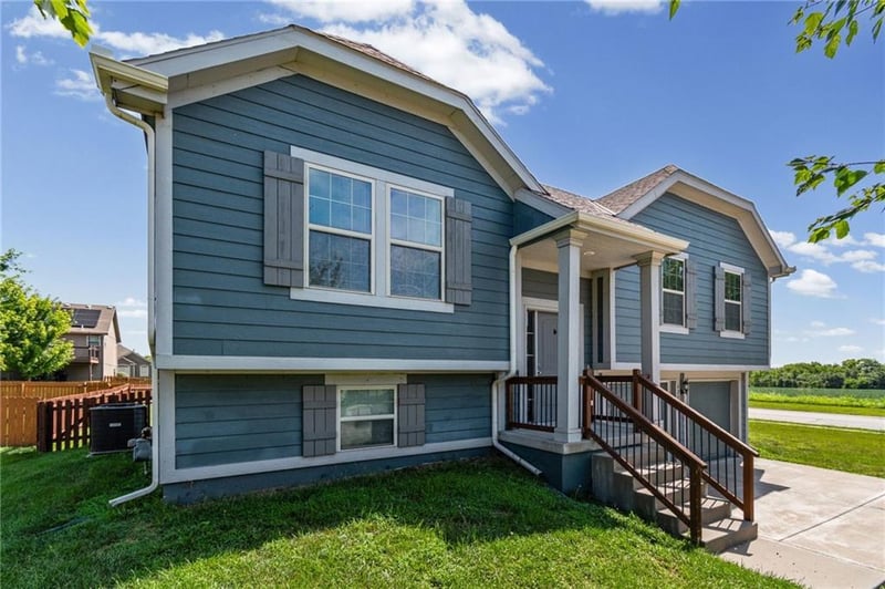 6220 119th Ter, Kansas City, MO 64156