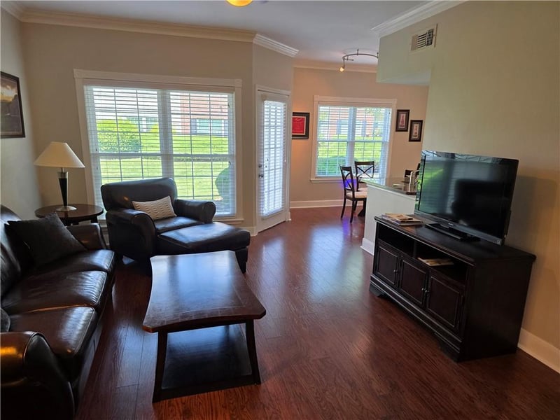 11628 Tomahawk Creek Pw, Leawood, KS 66211