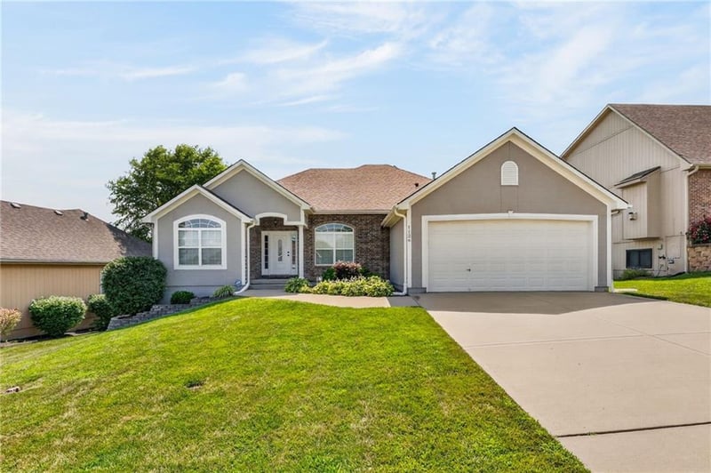 1126 Glenview Ave, Independence, MO 64056