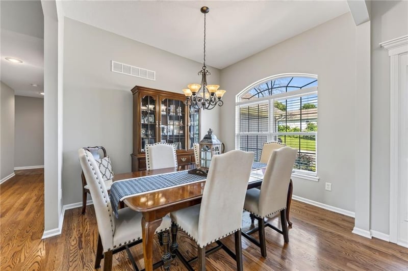1126 Glenview Ave, Independence, MO 64056