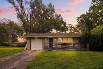 6537 Sears Dr, Kansas City, KS 66102