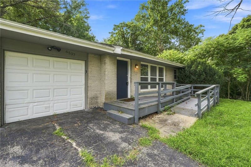 6537 Sears Dr, Kansas City, KS 66102