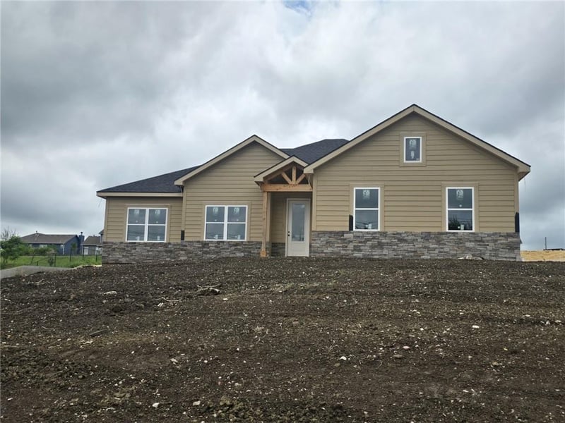 803 Kellogg St, Pleasant Hill, MO 64080