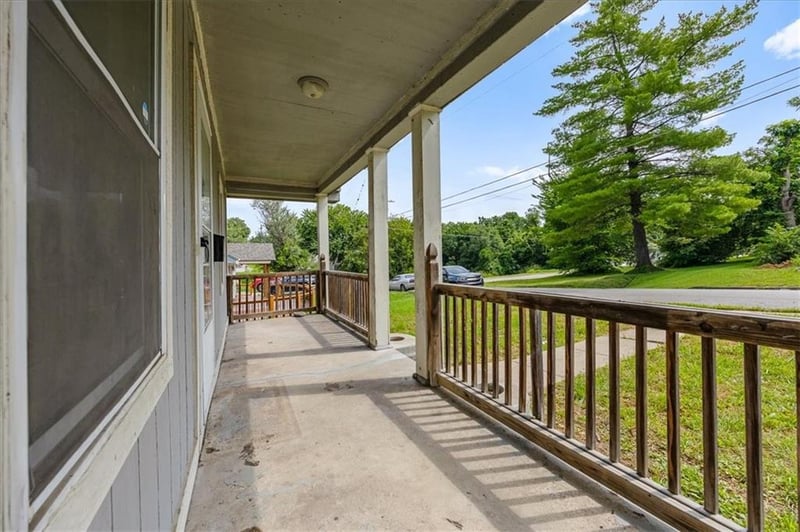 2130 32nd St, Kansas City, KS 66104