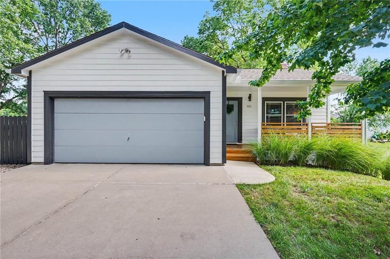 321 Dearborn St, Baldwin City, KS 66006