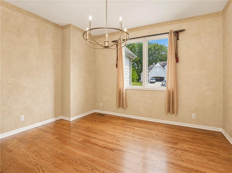 808 Springwater Ln, Lee's Summit, MO 64081