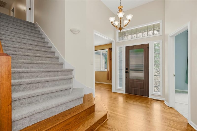808 Springwater Ln, Lee's Summit, MO 64081