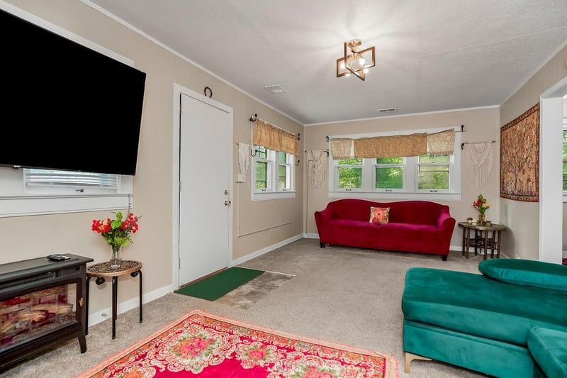 8106 Mcgee St, Kansas City, MO 64114