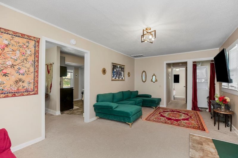 8106 Mcgee St, Kansas City, MO 64114