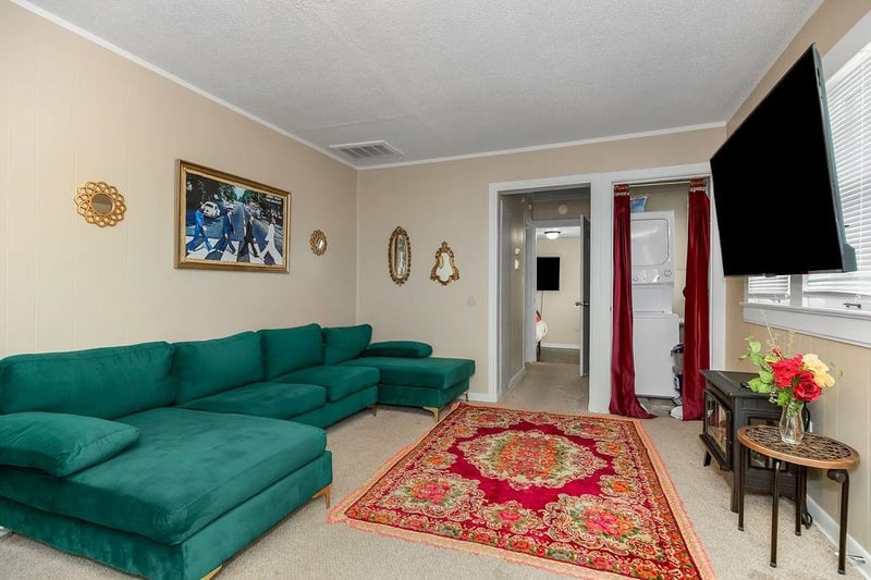 8106 Mcgee St, Kansas City, MO 64114