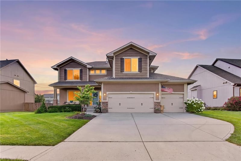 420 Meadowlark Dr, Raymore, MO 64083