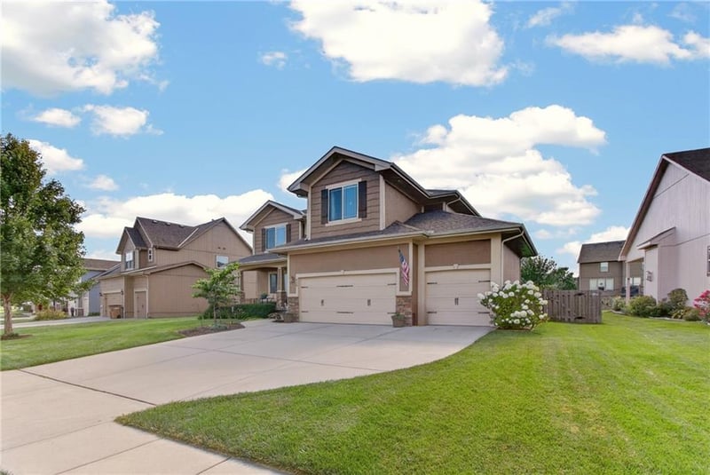 420 Meadowlark Dr, Raymore, MO 64083