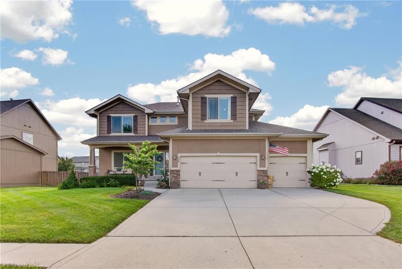420 Meadowlark Dr, Raymore, MO 64083