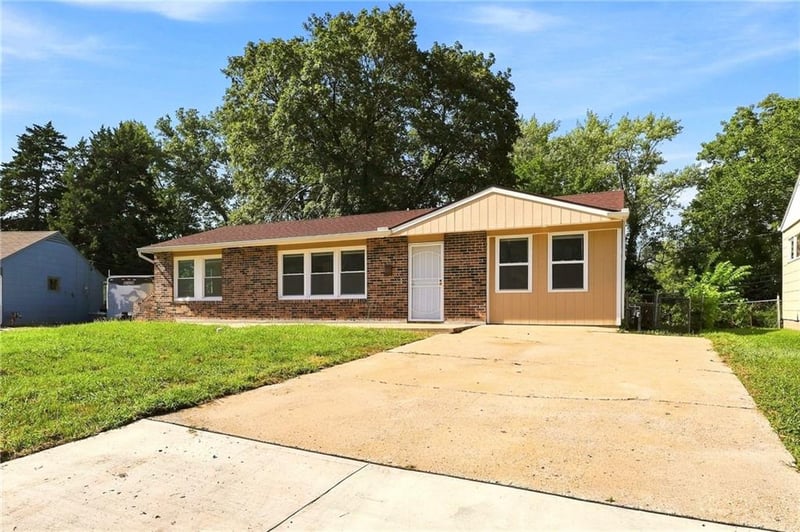 10706 Cambridge Ave, Kansas City, MO 64134