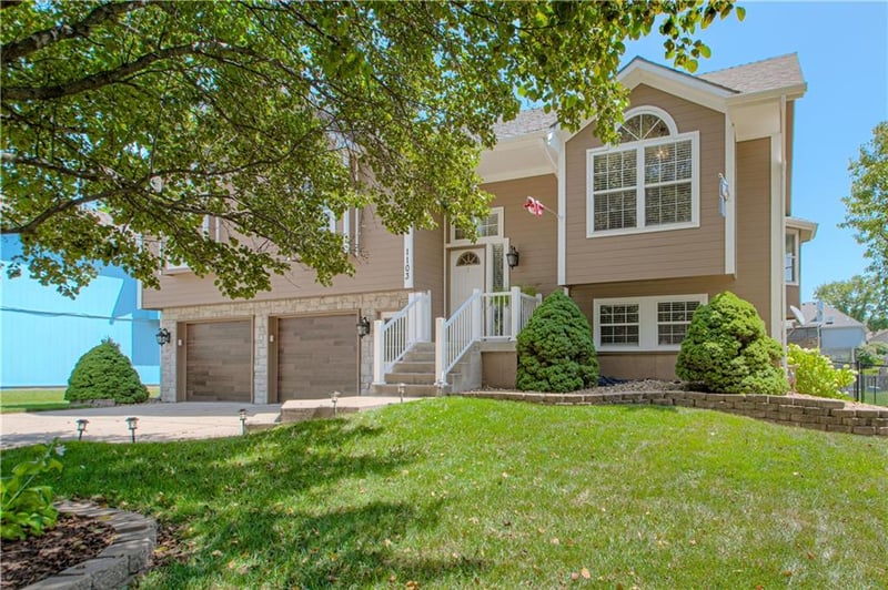 1103 Keagon Ave, Greenwood, MO 64034