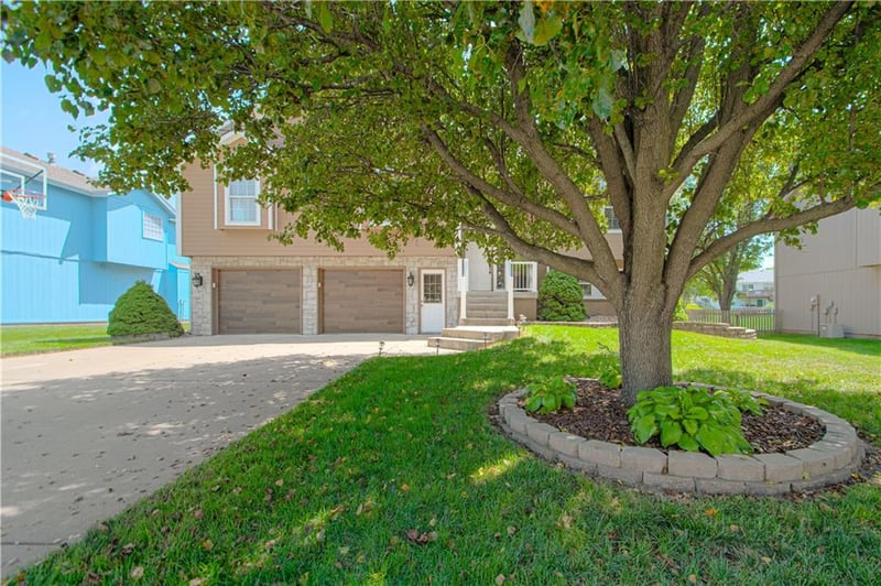 1103 Keagon Ave, Greenwood, MO 64034