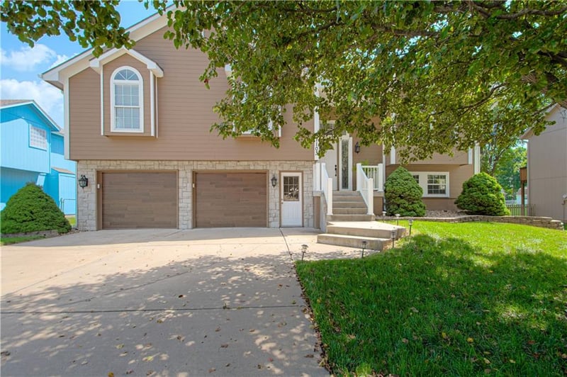 1103 Keagon Ave, Greenwood, MO 64034