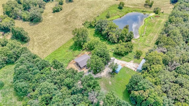 1025 401st Rd, Chilhowee, MO 64733