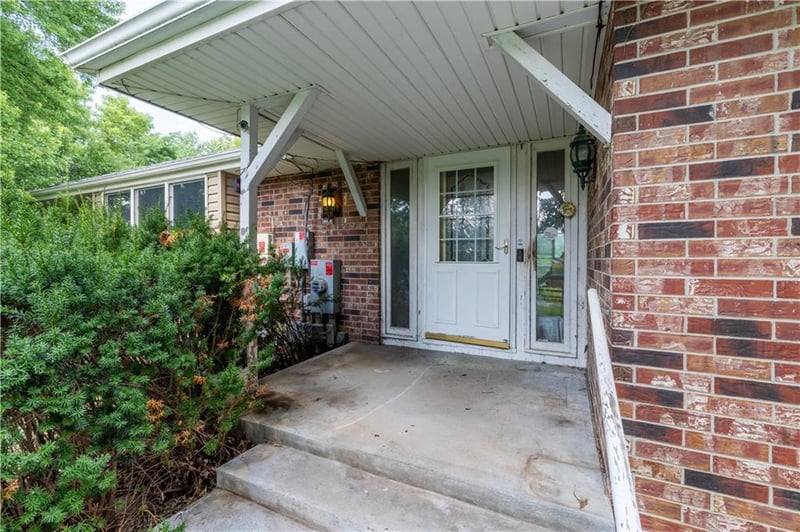 5507 Woodbine Rd, St Joseph, MO 64505
