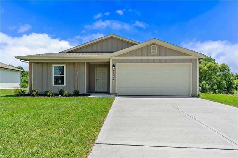 20263 195th St, Spring Hill, KS 66083