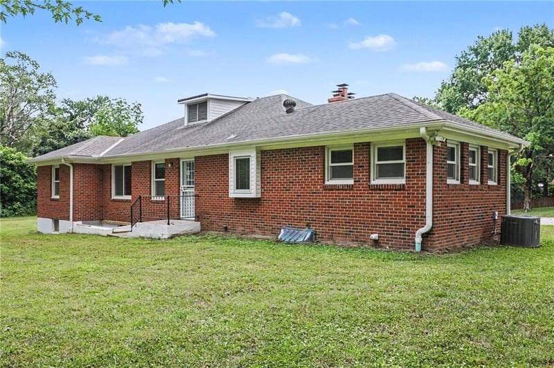 506 Mississippi St, Liberty, MO 64068