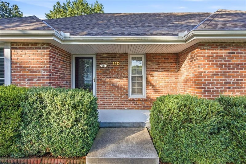 110 Lexington Dr, Blue Springs, MO 64015