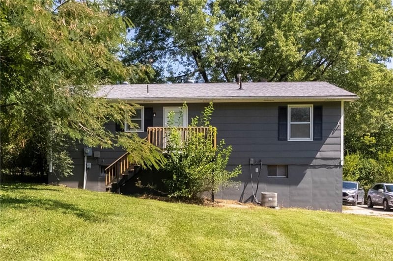 101 8th St, Knob Noster, MO 65336