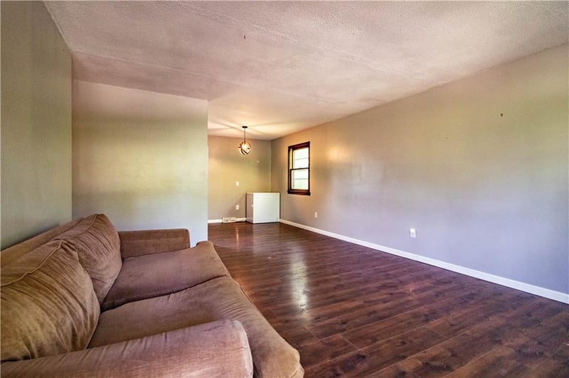 101 8th St, Knob Noster, MO 65336