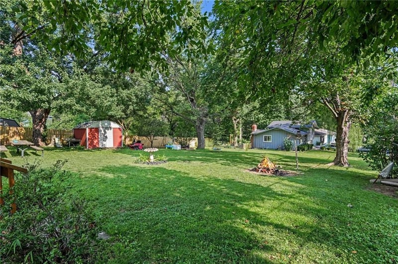 10214 56th St, Merriam, KS 66203