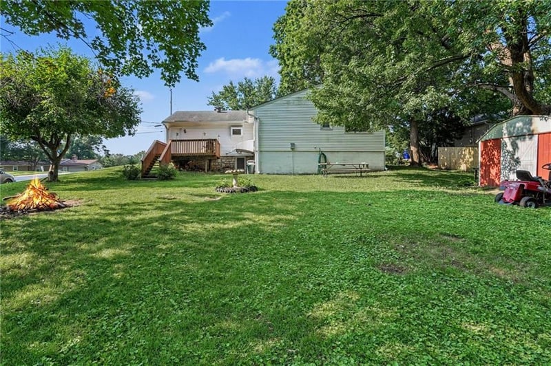 10214 56th St, Merriam, KS 66203