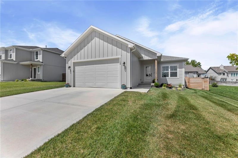 1128 12th Ter, Louisburg, KS 66053