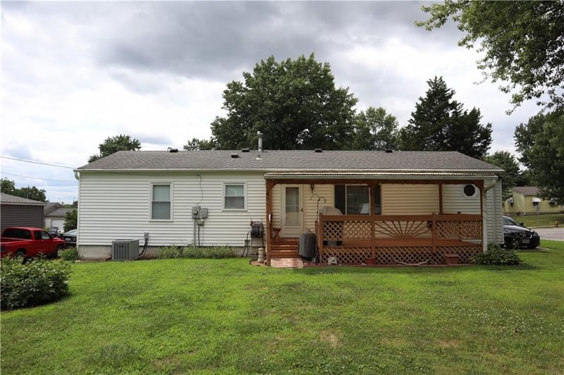 605 Ponca Dr, Independence, MO 64056