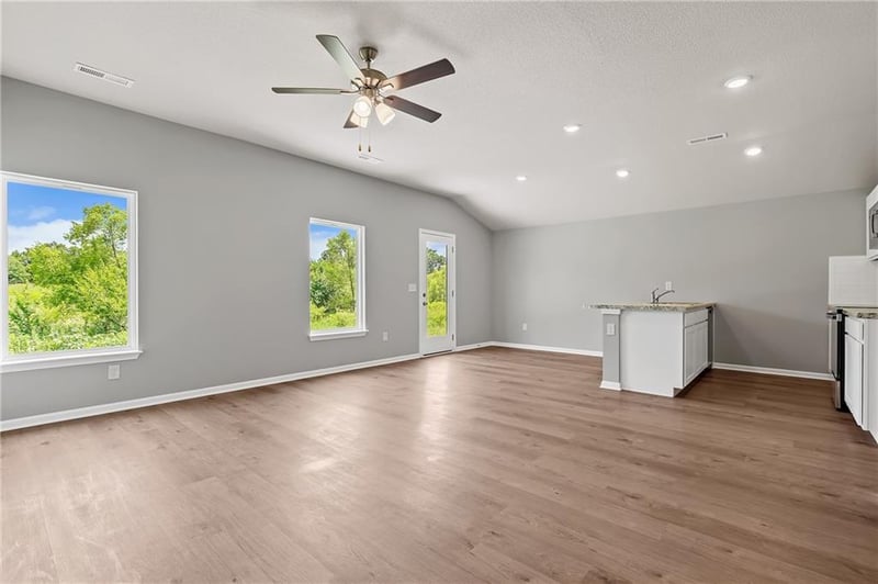 19507 Lincoln St, Spring Hill, KS 66083