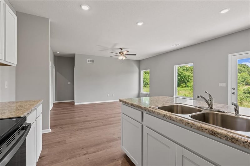 19507 Lincoln St, Spring Hill, KS 66083